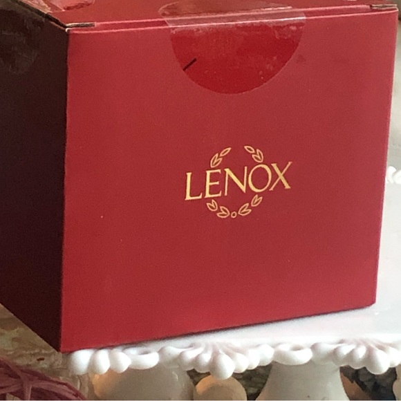 NIB! Lenox “Santa’s List” Salt & Pepper Set - Picture 2 of 7